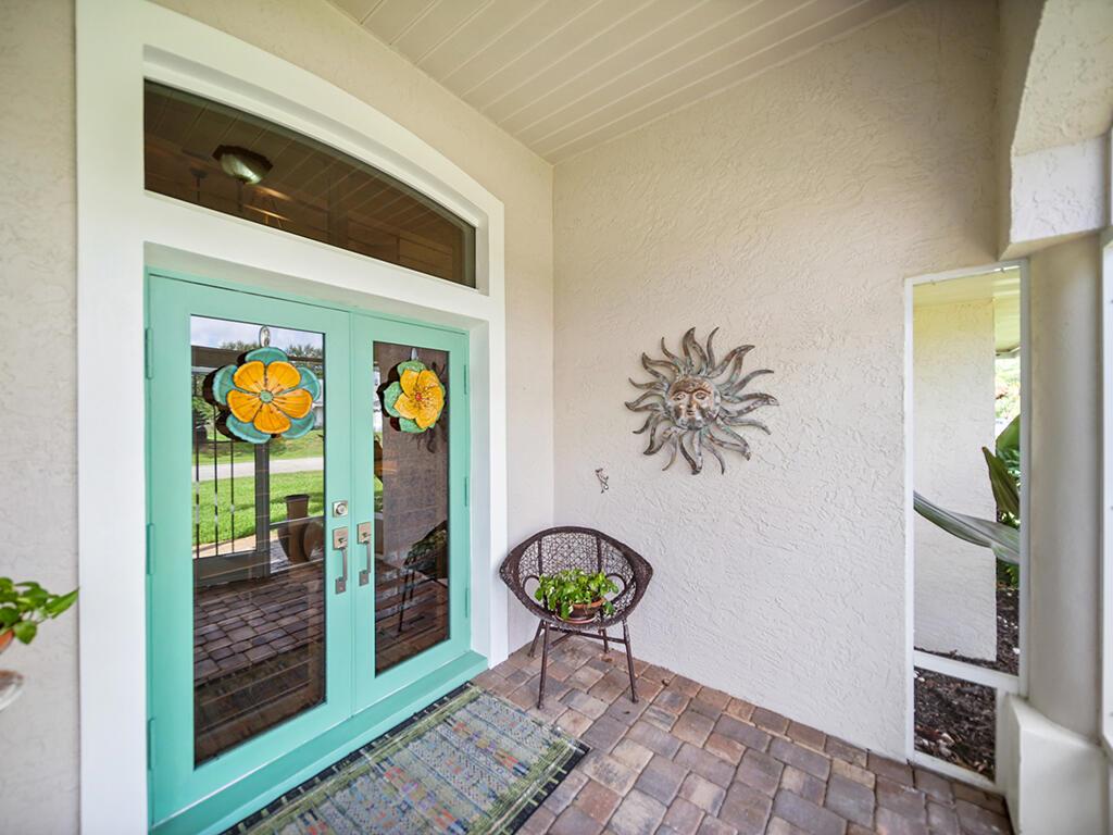 3268 SE Pinto Street