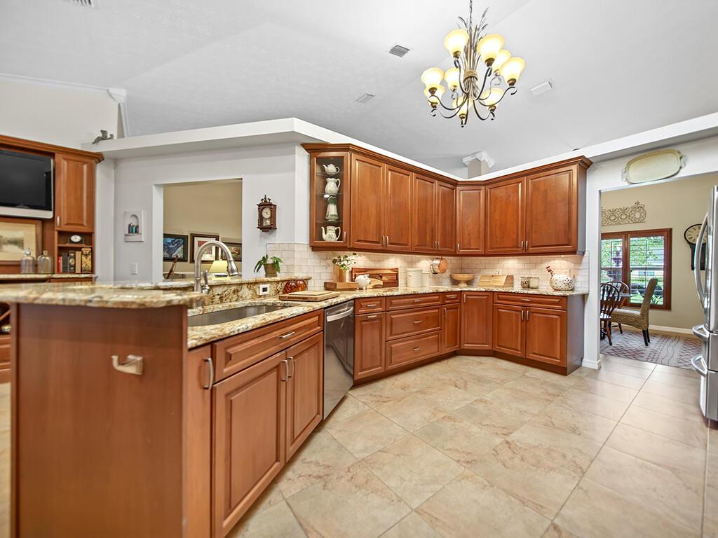 3268 SE Pinto Street