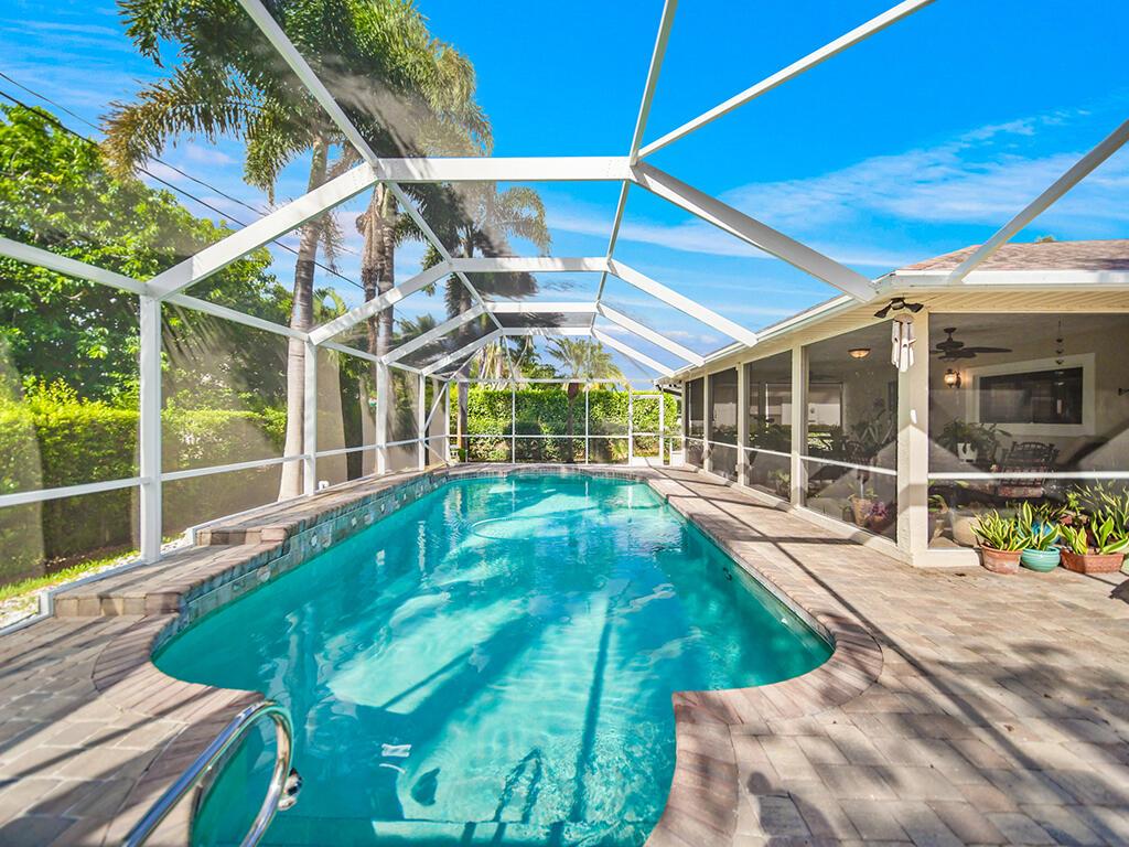 3268 SE Pinto Street