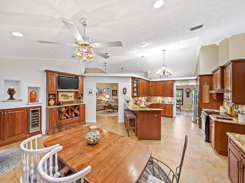 3268 SE Pinto Street