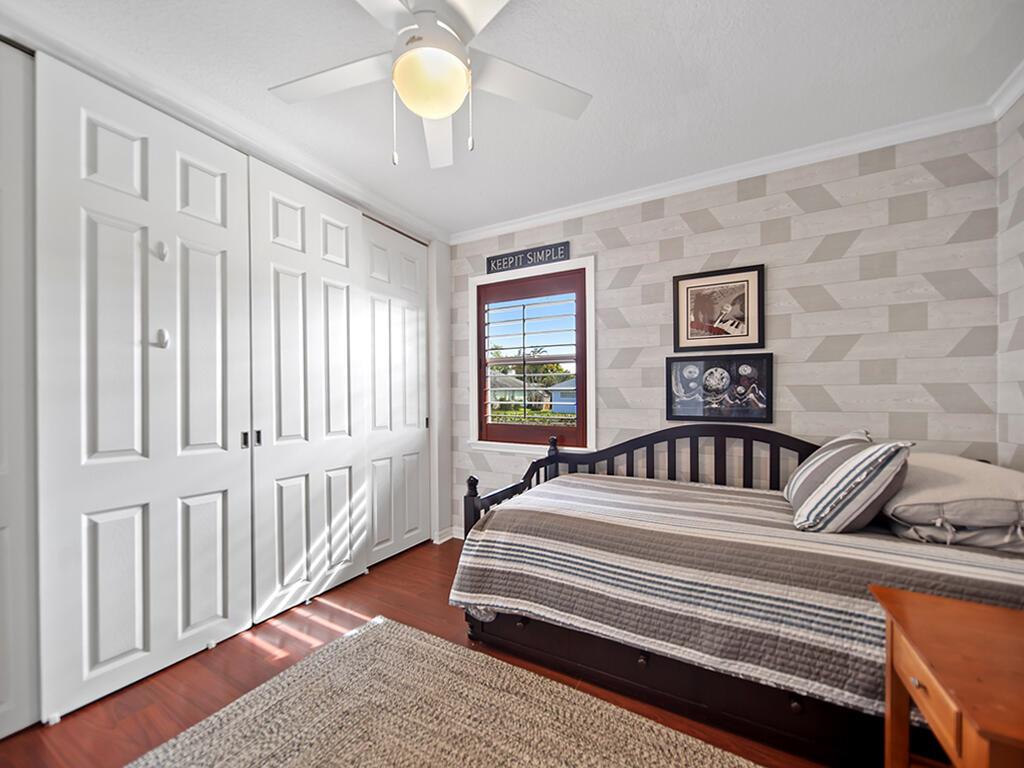 3268 SE Pinto Street