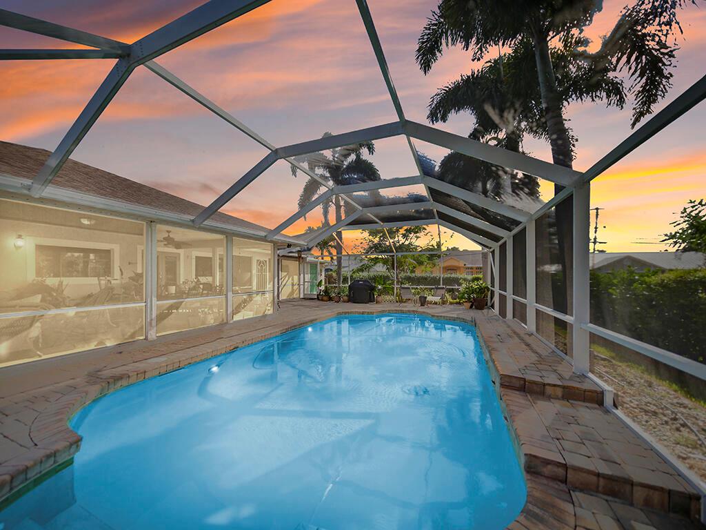 3268 SE Pinto Street