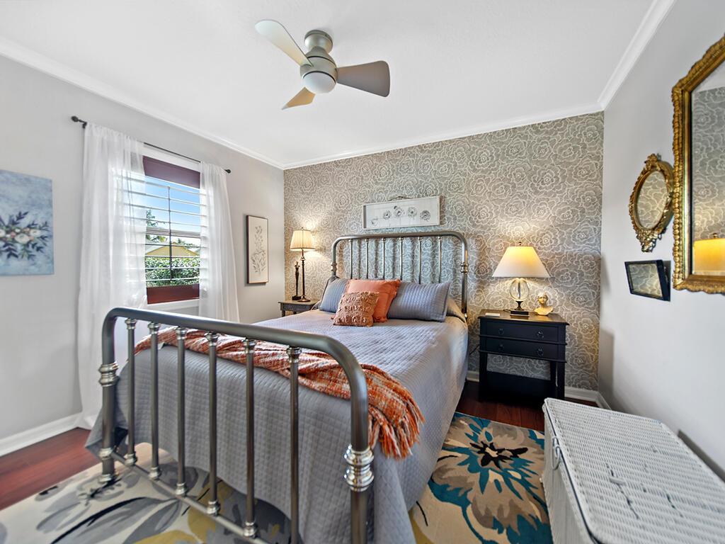 3268 SE Pinto Street