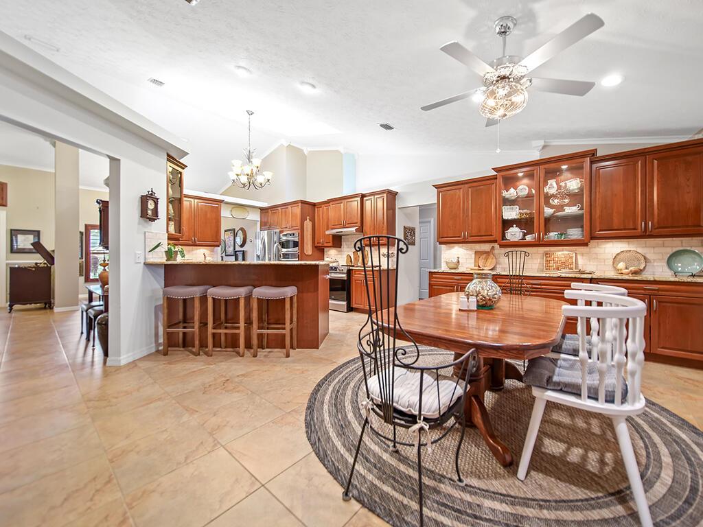 3268 SE Pinto Street