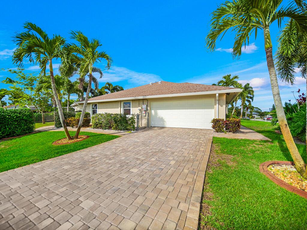 3268 SE Pinto Street