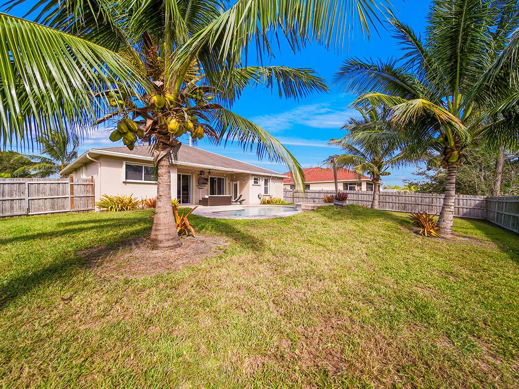 168 SW Oakridge Drive