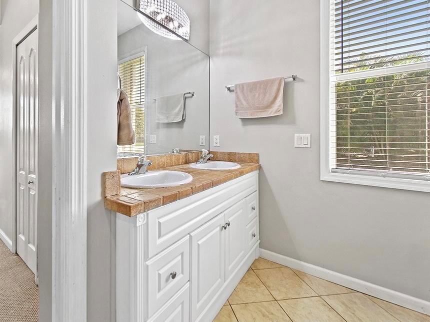 168 SW Oakridge Drive