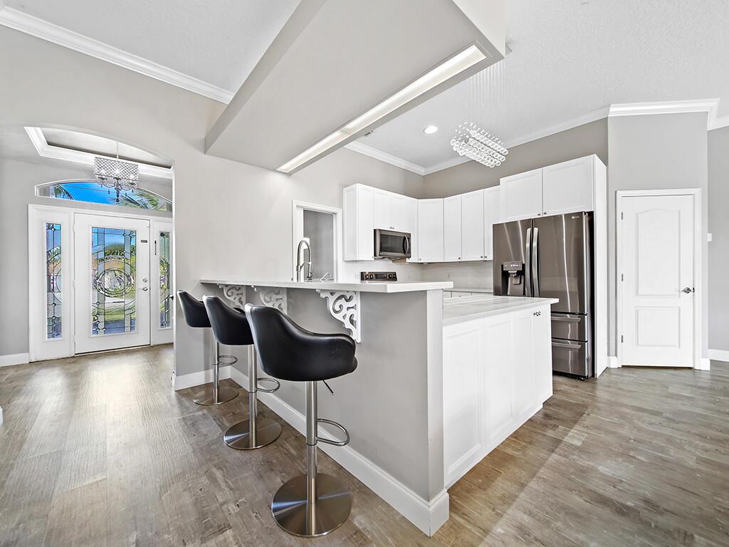 168 SW Oakridge Drive