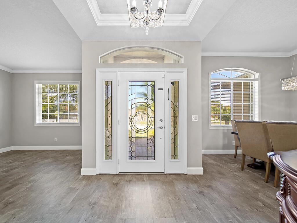 168 SW Oakridge Drive