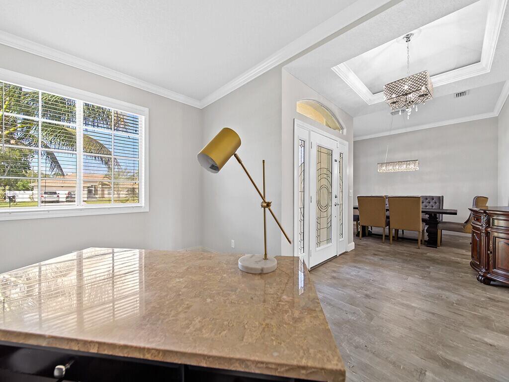 168 SW Oakridge Drive