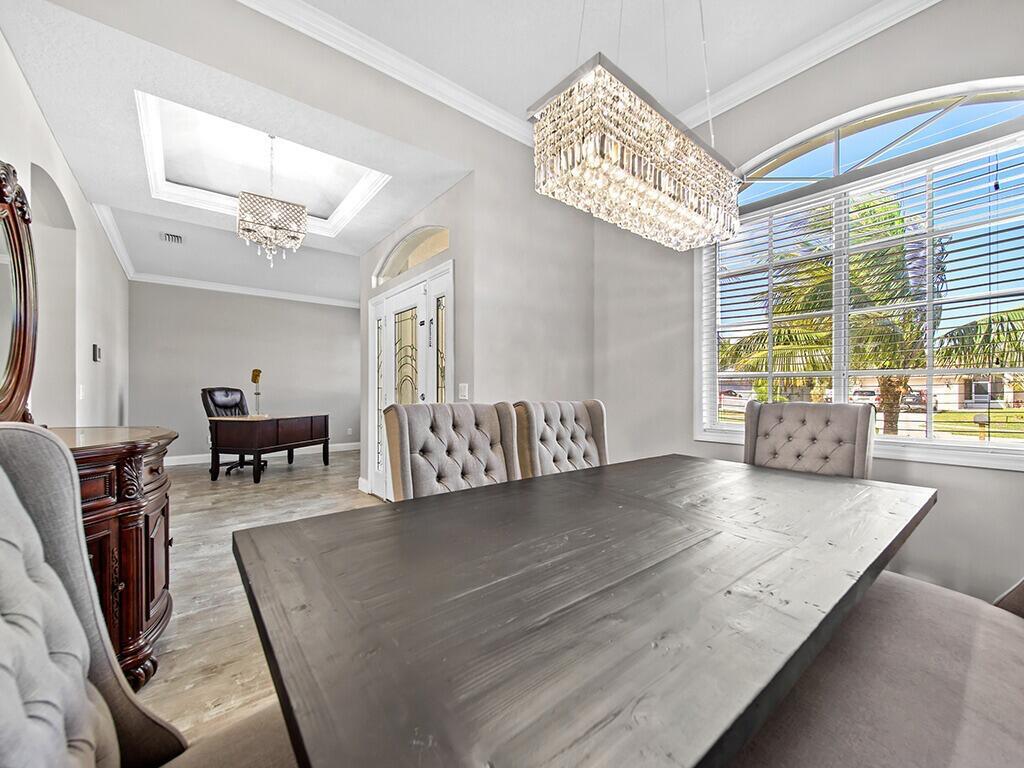 168 SW Oakridge Drive