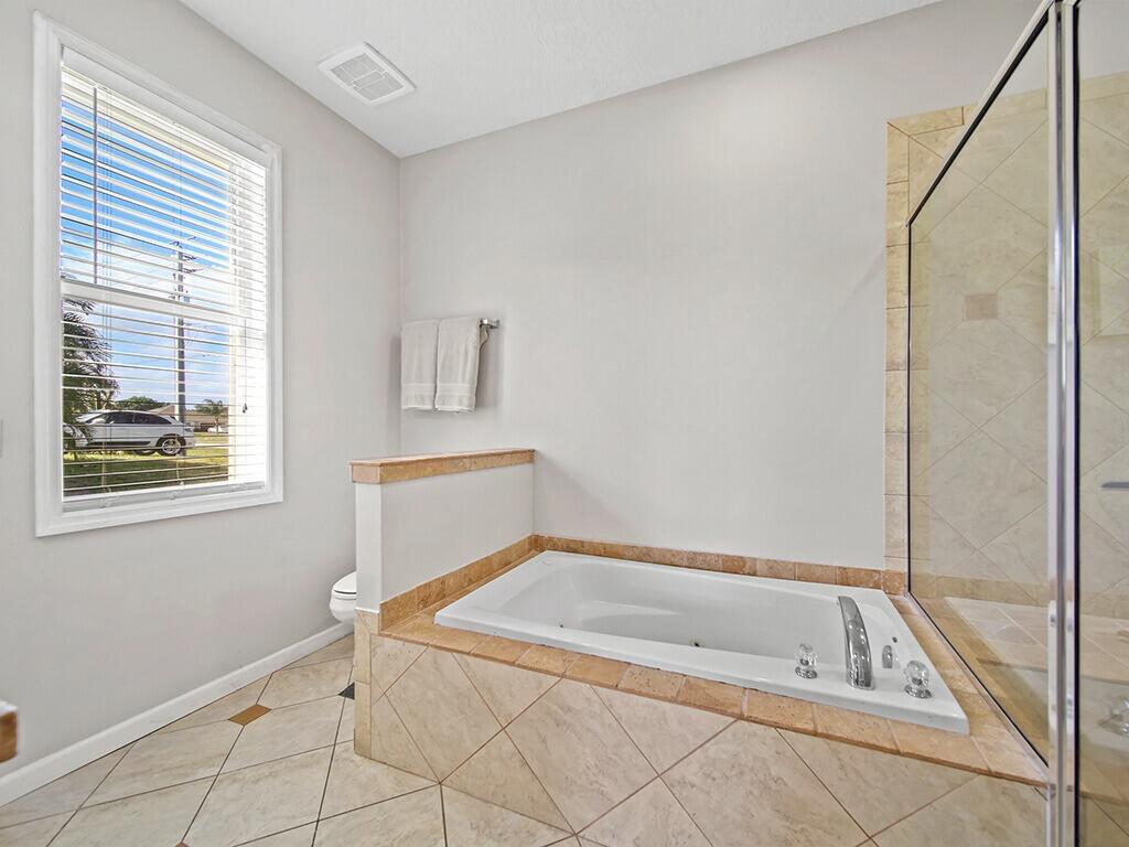 168 SW Oakridge Drive