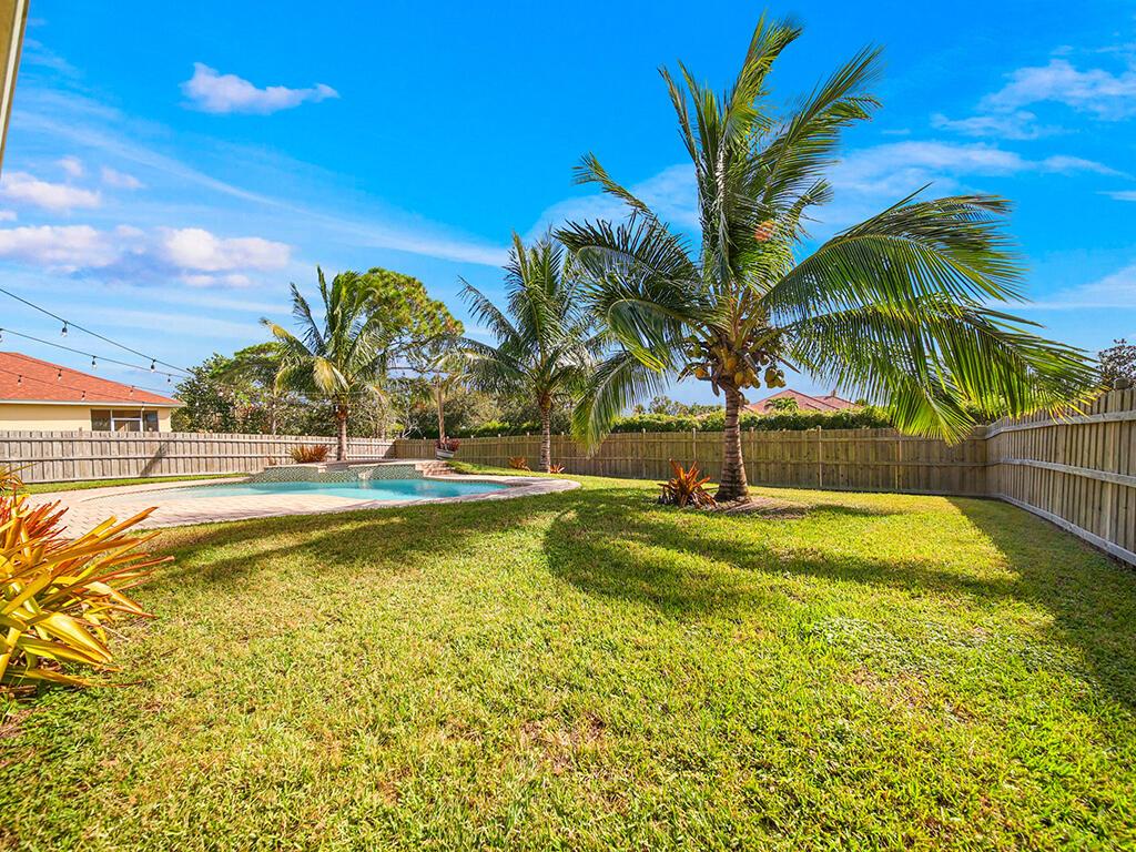 168 SW Oakridge Drive