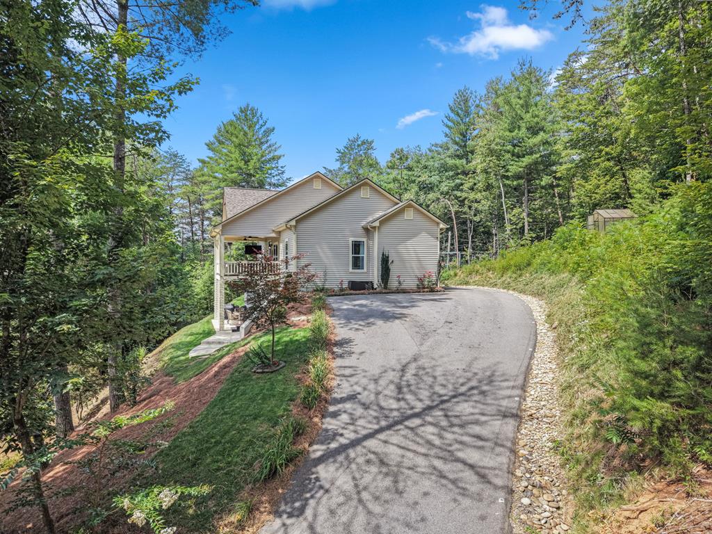 12 Preserve Mountain Circle