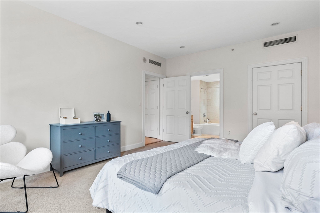 10 Bowdoin # 303