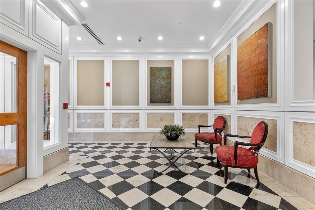 10 Bowdoin # 303