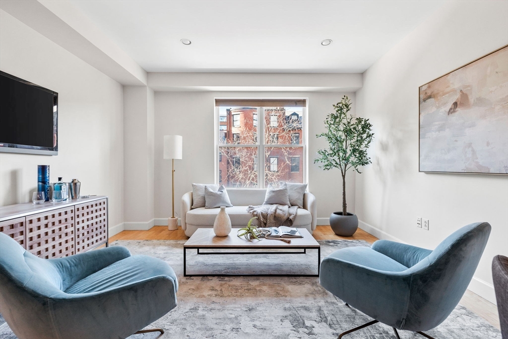 10 Bowdoin # 303