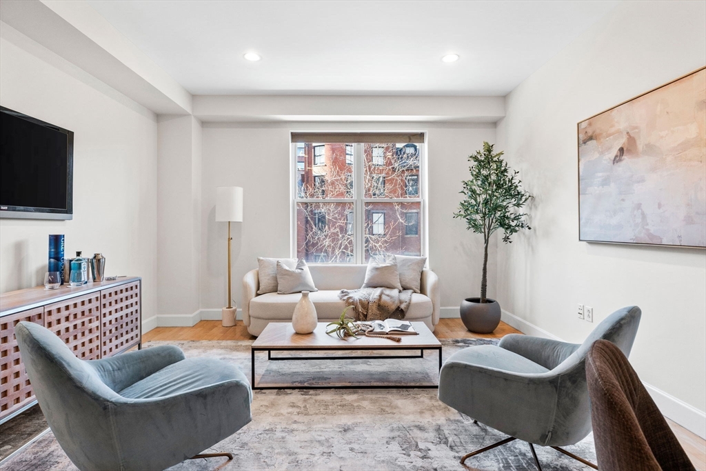 10 Bowdoin # 303