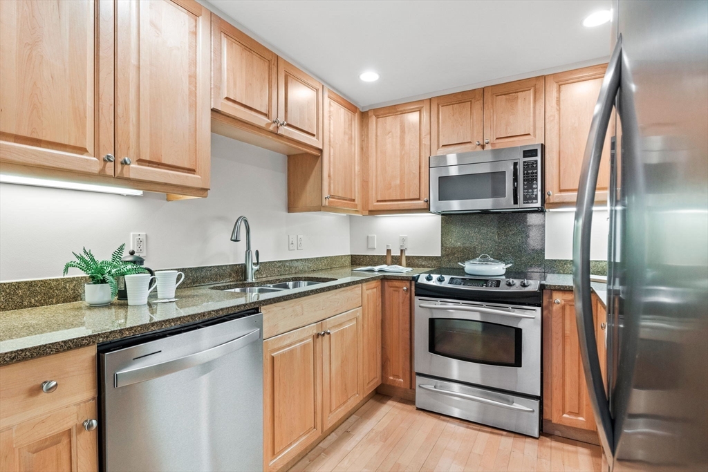 10 Bowdoin # 303