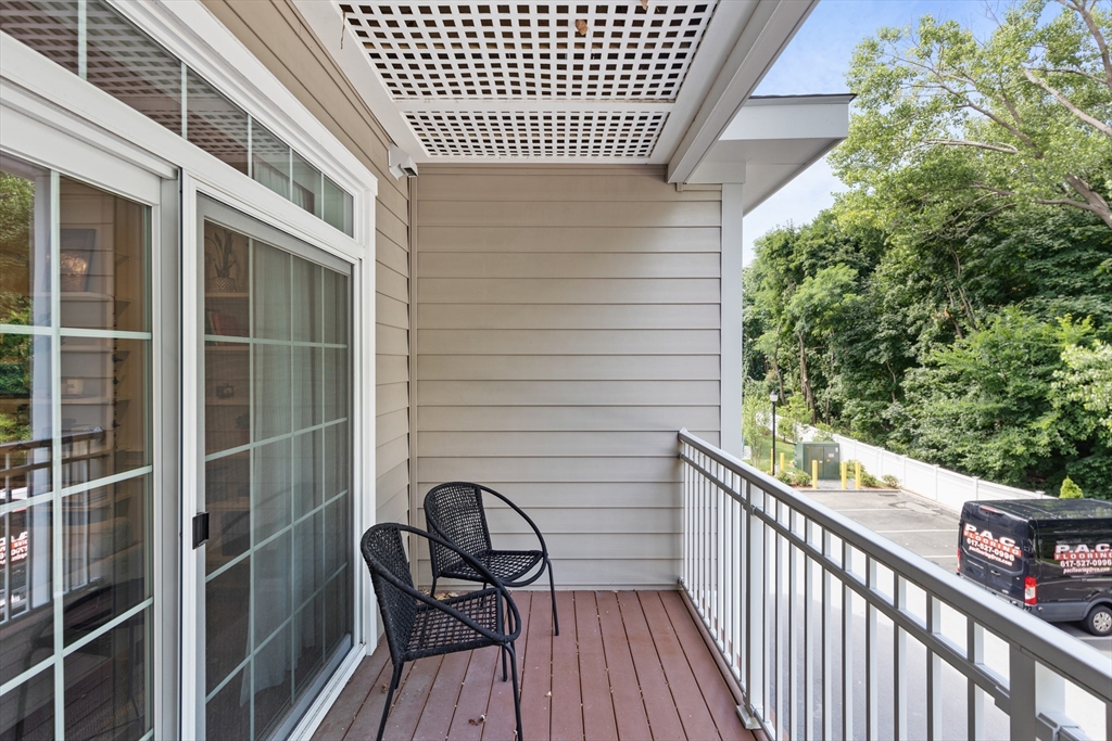 320 Middlesex Ave # C206
