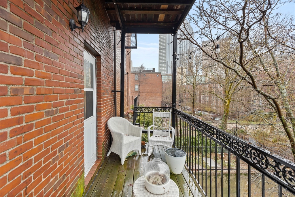 221 W Newton # 3
