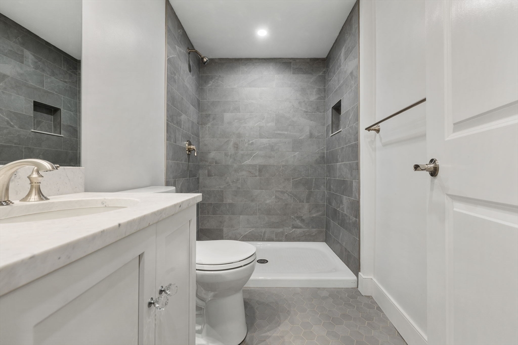 99 Fulton St # 4 Unit: 4-4