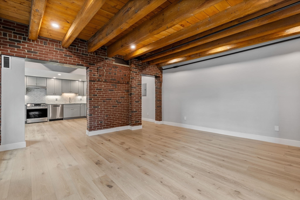 99 Fulton St # 4 Unit: 4-4