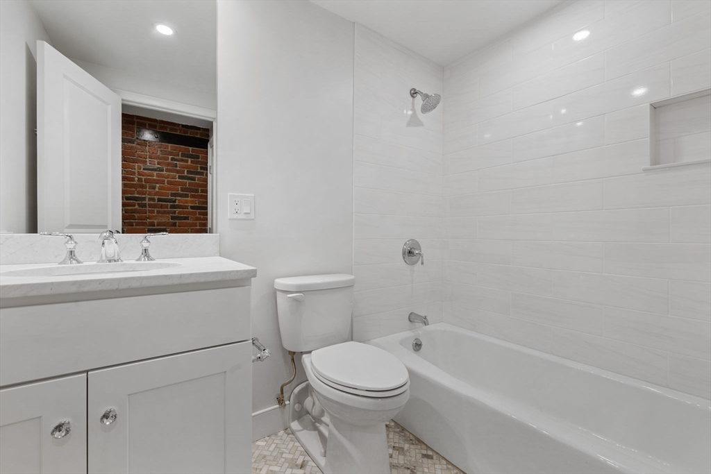 99 Fulton St # 4 Unit: 4-4