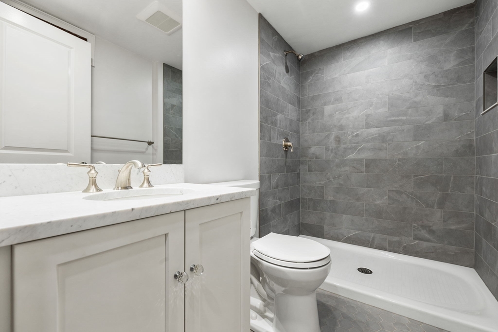 99 Fulton St # 4 Unit: 4-4