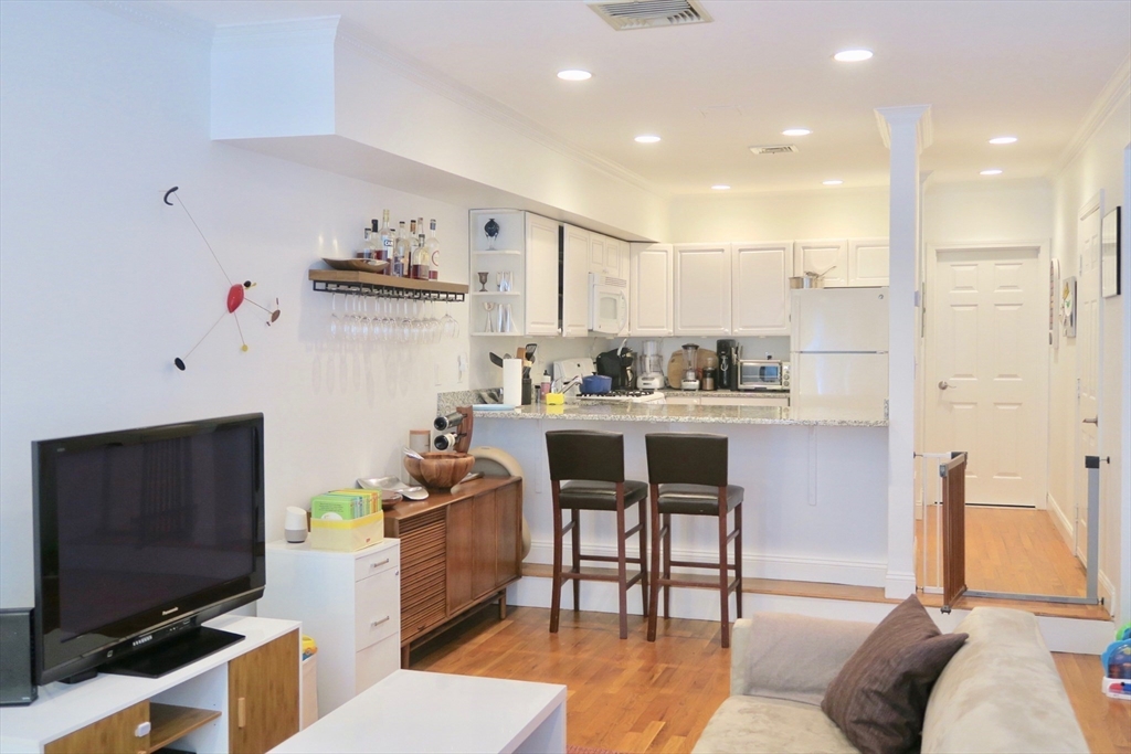 52 Appleton Street # 1