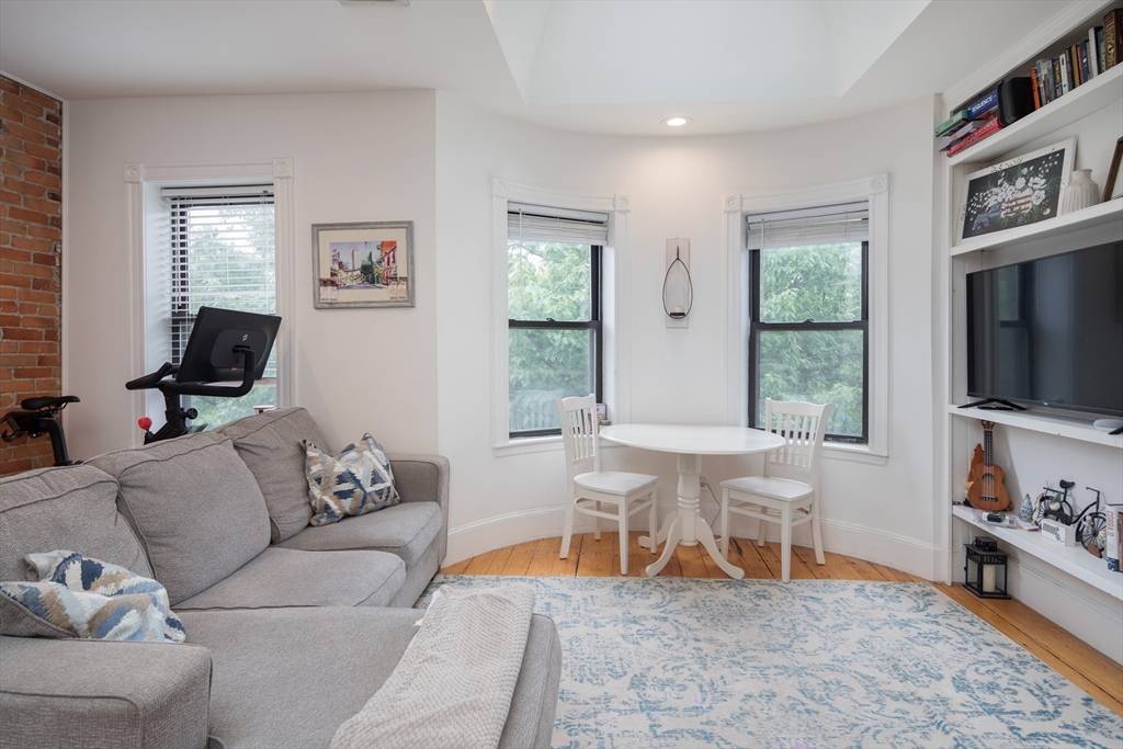 221 W Newton # 4