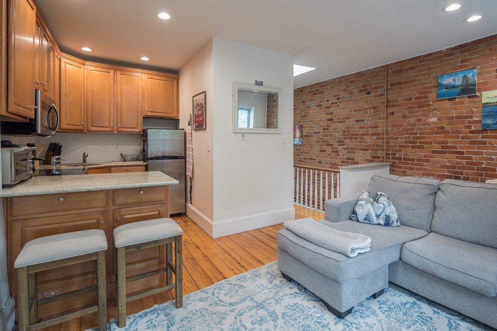 221 W Newton # 4