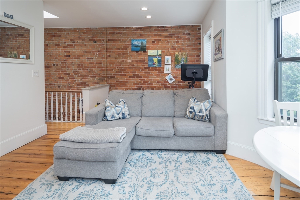 221 W Newton # 4