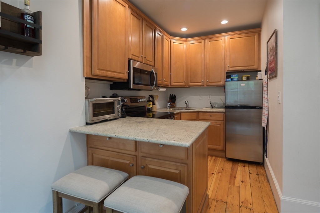 221 W Newton # 4