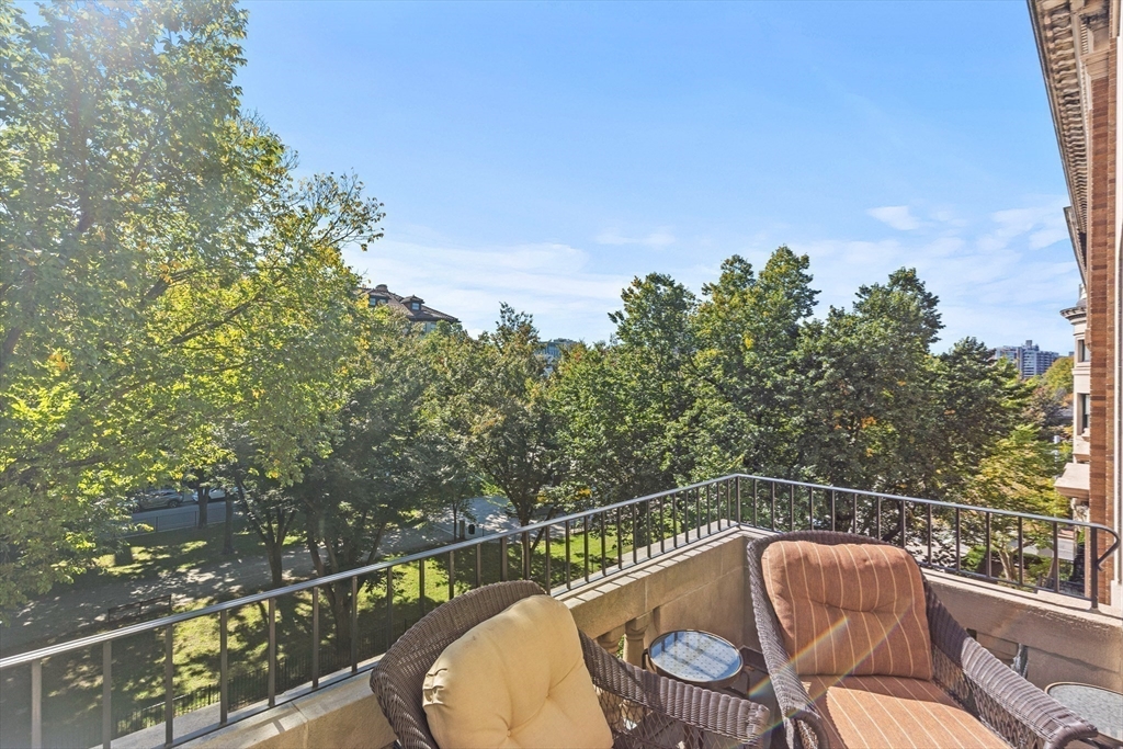 409 Commonwealth Ave