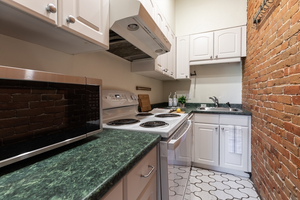 17 Dwight # 3, Boston Unit: 3