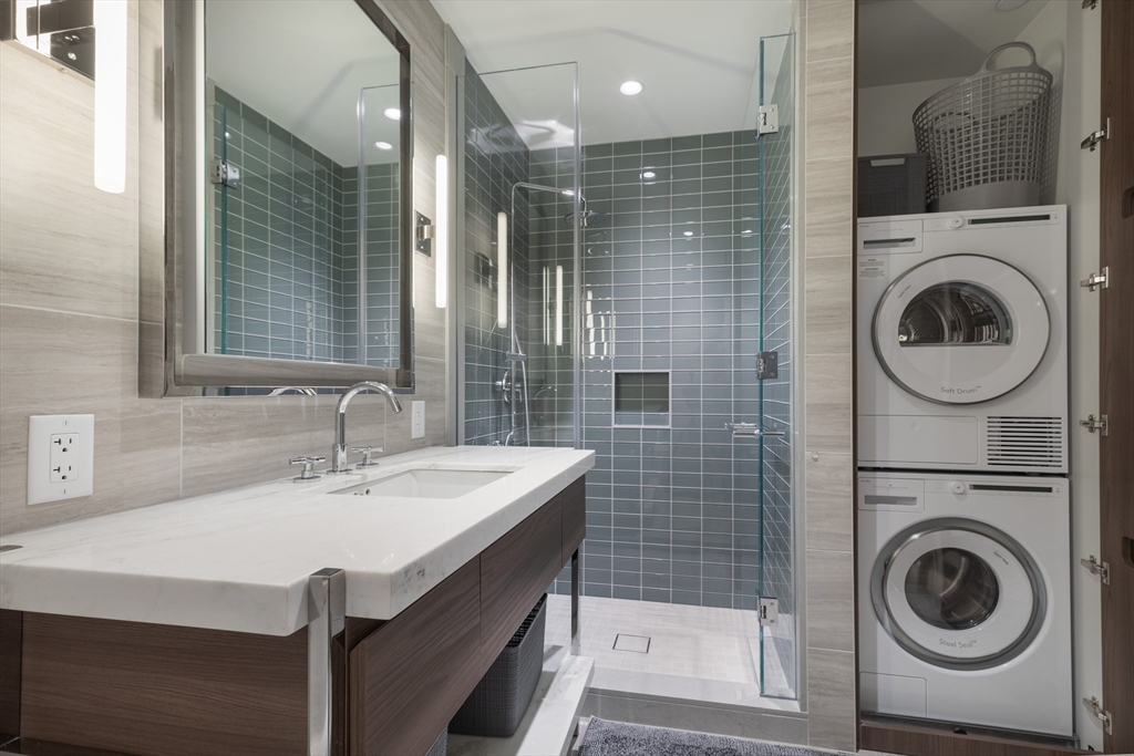 430 Stuart Street # 1606