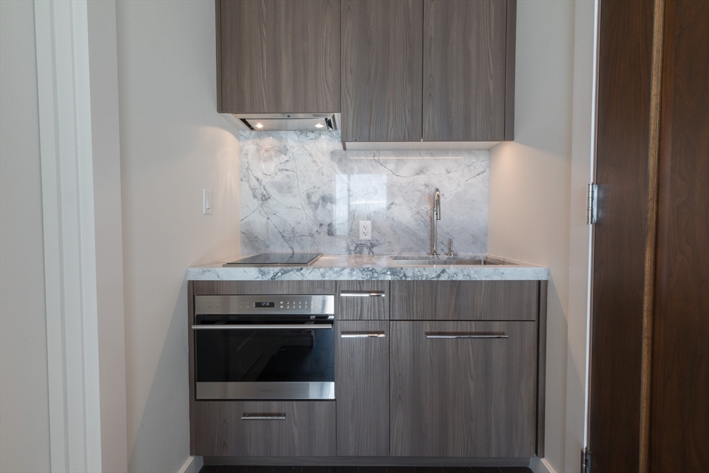 430 Stuart Street # 1606