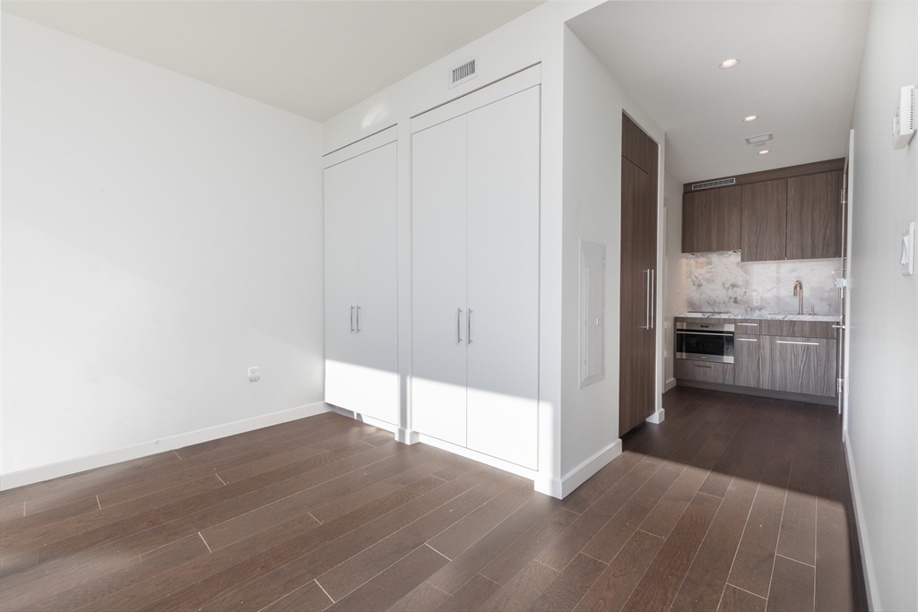 430 Stuart Street # 1606