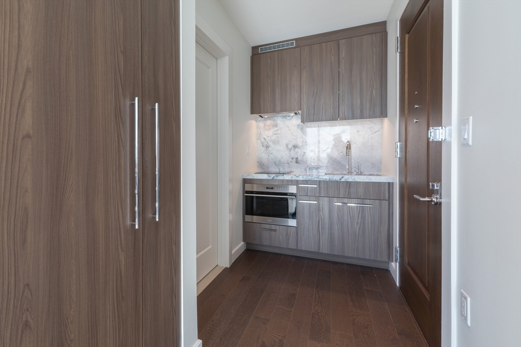 430 Stuart Street # 1606