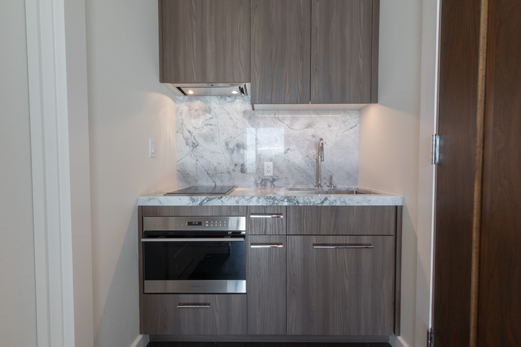 430 Stuart Street # 1606