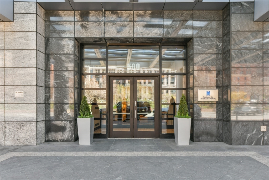 500 Atlantic Ave # 14E