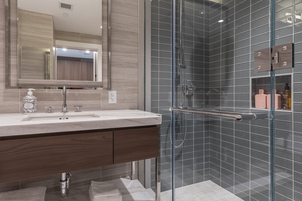 40 Trinity Pl # 1602