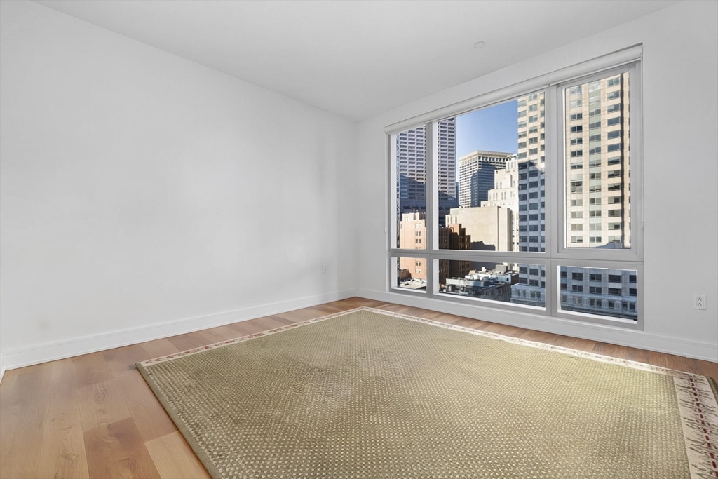 500 Atlantic Ave # 14E