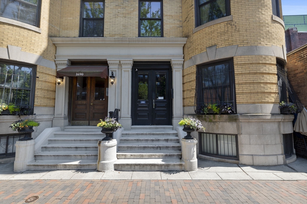 1692 Washington # 2