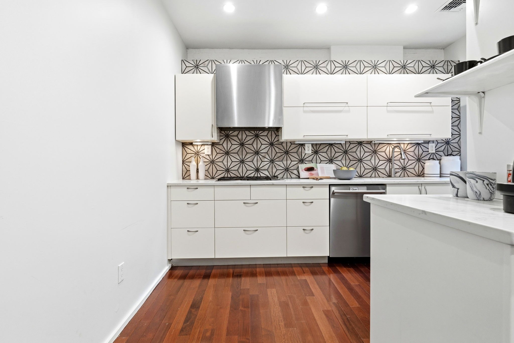 1692 Washington # 2