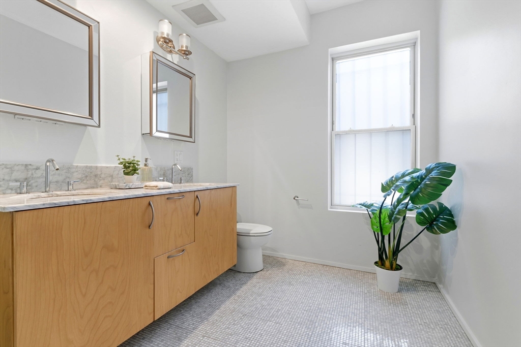 1692 Washington # 2