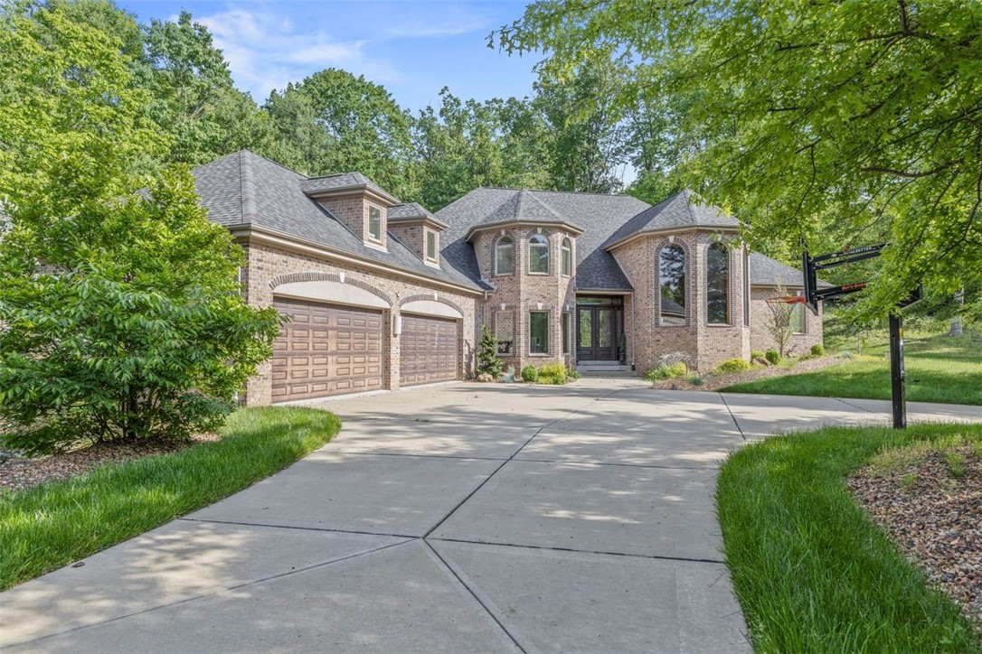 572 Macleod Drive