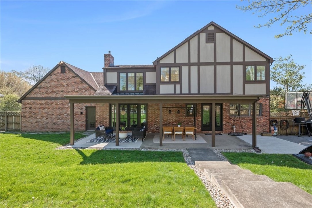 1811 S Villa Drive