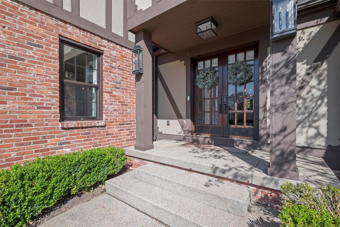 1811 S Villa Drive
